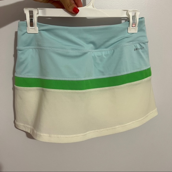 Nike Dri Fit Tennis skirt - Picture 3 of 3